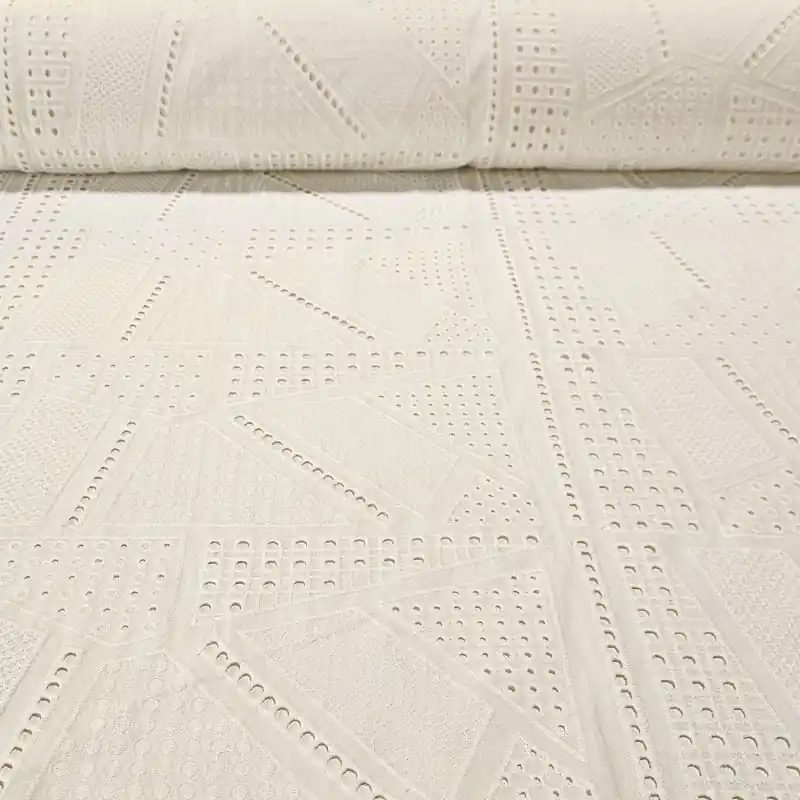 Tela de Popelín Algodón Beige Perforada y Bordada Gea (ancho 1,45M) Precio De Oferta