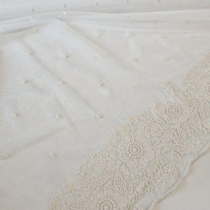 Tela de Tul Beige Plumeti Bordado Terminación Blondas (ancho 1,35M) Imprescindible (Must-Have)