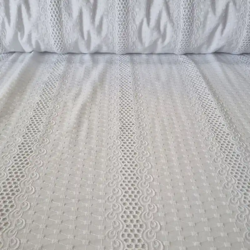 Promoción Exclusiva Tela de Popelín Blanco Óptico Perforada y Bordada con Blondas (ancho 1,40M)