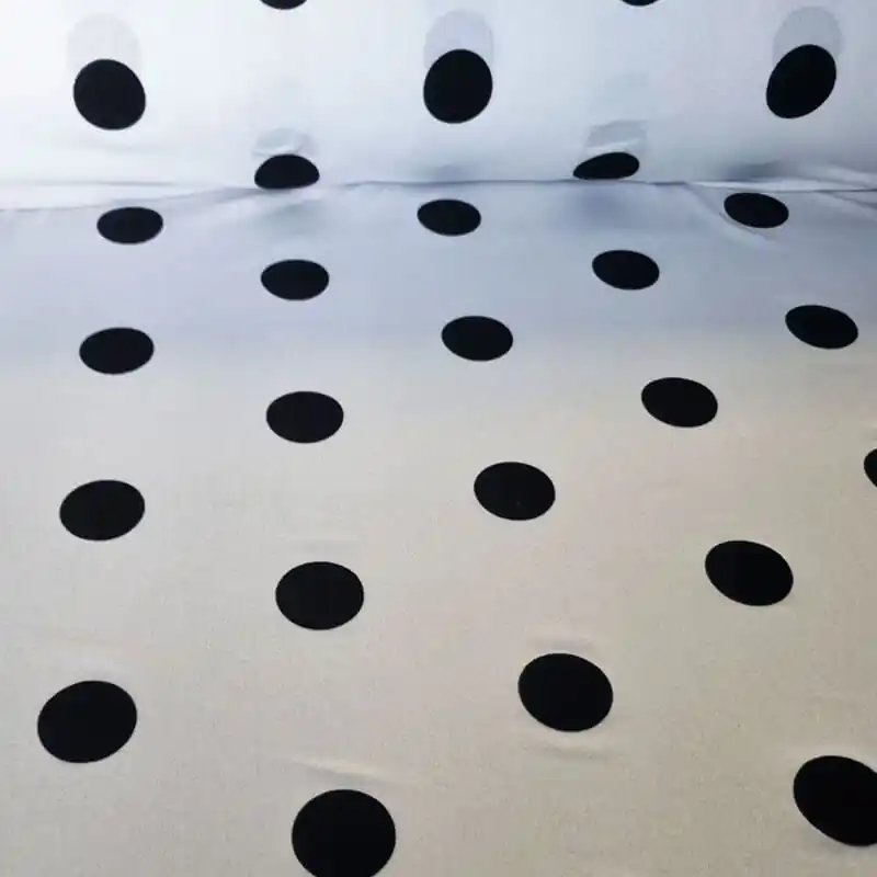 Tela de Punto Blanca Lunar Flocado Terciopelo Negro 3cm (ancho 1,45M) De Moda